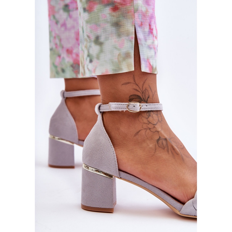 Essenza szürke velúr fonott szandál 2