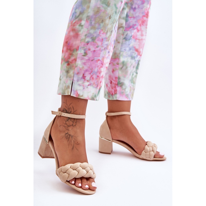 Essenza bézs velúr fonott szandál 2