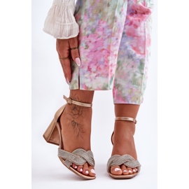 Alacsony sarkú szandál strasszokkal Rose Gold Monra aranysárga 2