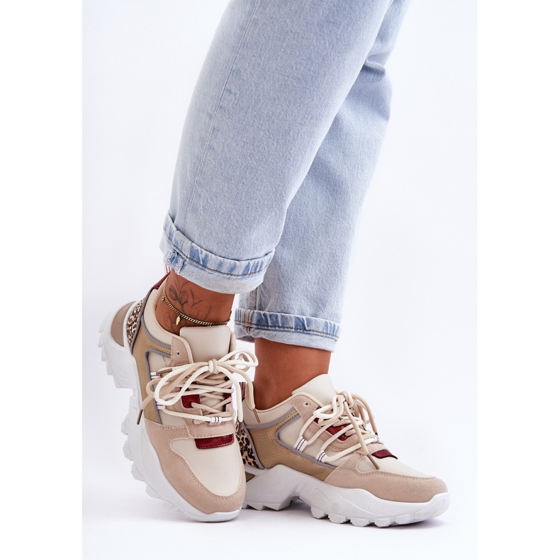 Sportcipők Egy Masszív Talp Bézs Corena 2