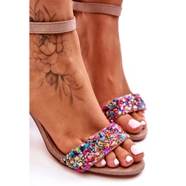 Divatos magassarkú szandál dekoratív kövekkel bézs Love Me 1