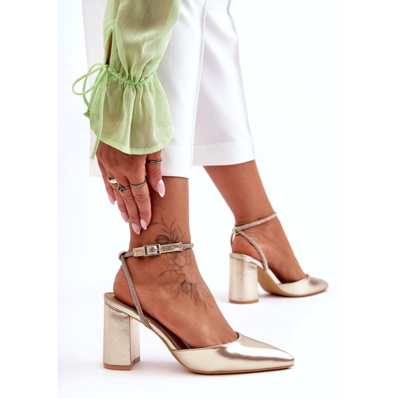 Eco-bőr pumpák dekoratív pánttal, Golden Lirosa aranysárga 2