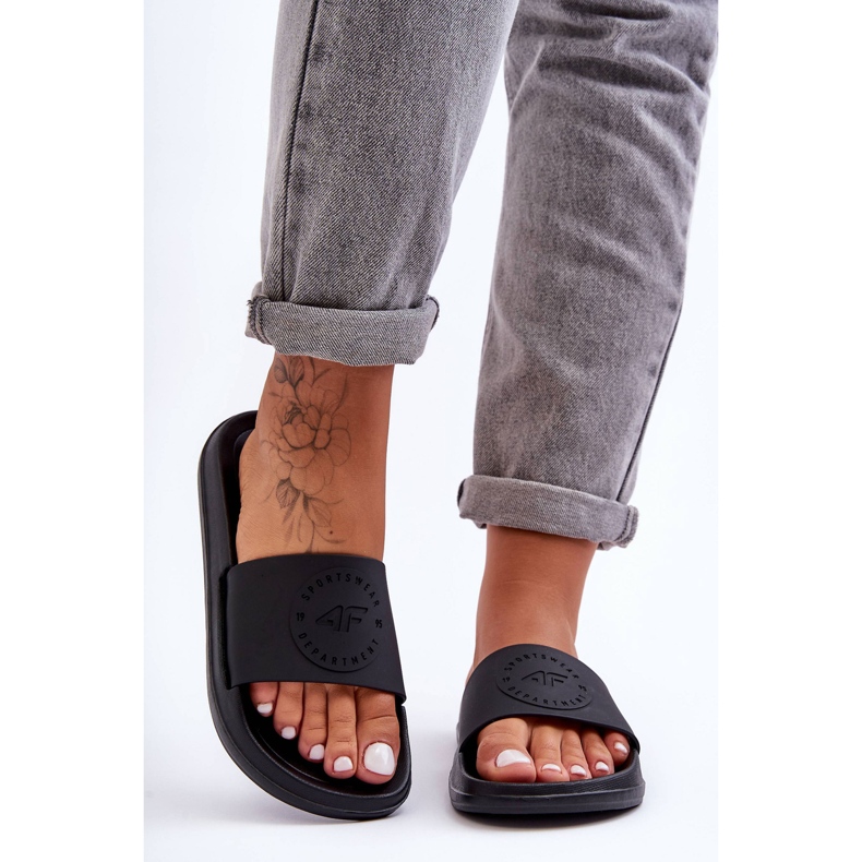 Női sportpapucs 4F 4FSS23FFLIF069-72S fekete 1