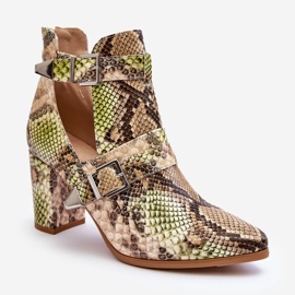 Divatos csizma sarkon, kivágásokkal bézs-zöld Suelo 1