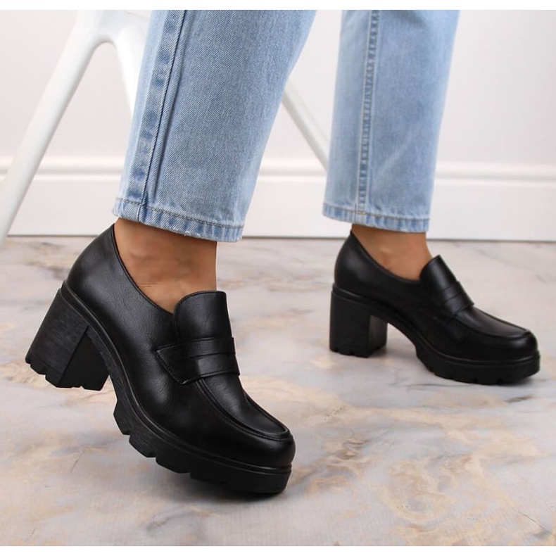 Cipő a poszton Potocki W WOL166A fekete 2