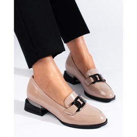 Bézs lakkozott női cipő Vinceza csattal 2