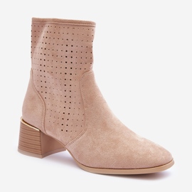 Velúr áttört magassarkú csizma bézs gyöngy 1 Velúr áttört magassarkú csizma bézs gyöngy 1