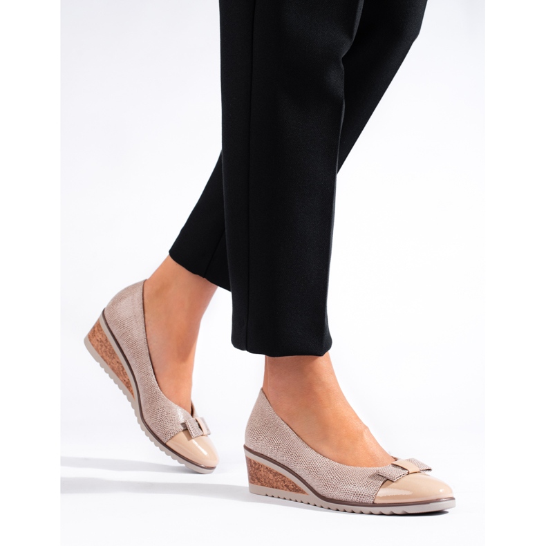 W. Potocki Női bézs pumpák a Potockitól, alacsony ékkel 1