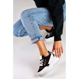 Fekete sportcipő fehér talppal 1