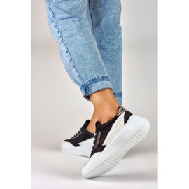 Fekete sportcipő fehér talppal 2