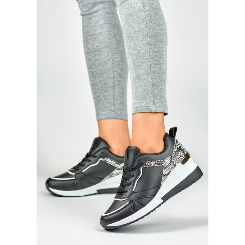 Női fekete fűzős cipő alacsony ékkel 2