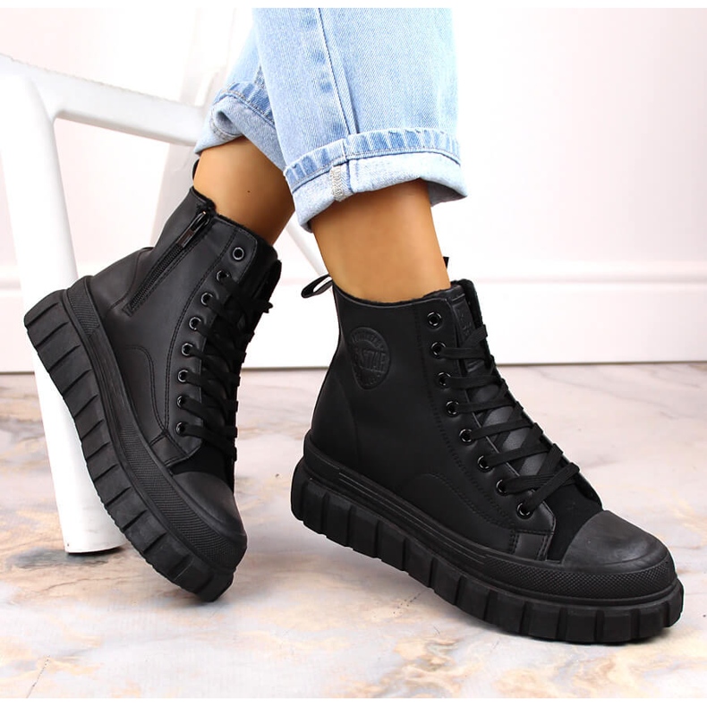 Big Star MM274625 szigetelt csizma a platformon, fűzővel és cipzárral fekete 1 Big Star MM274625 szigetelt csizma a platformon, fűzővel és cipzárral fekete 1