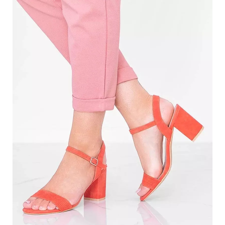 Narancssárga szandál a Lauren posztón 2