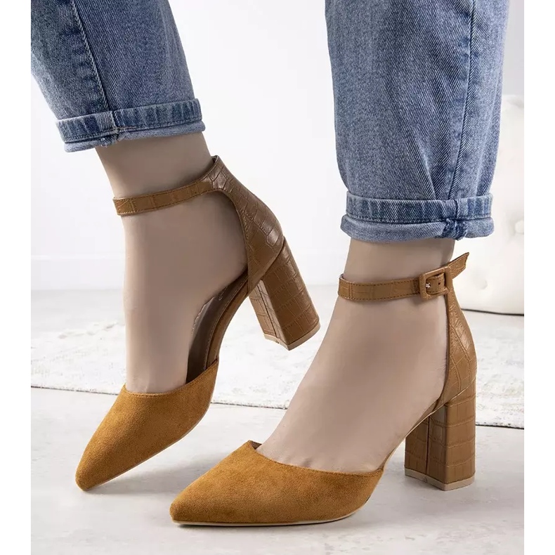 Teve pumpál Natalie posztján barna 1