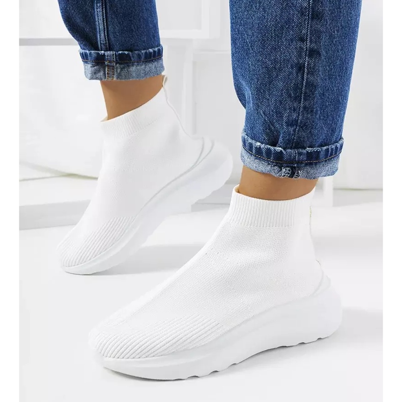 Jennifer fehér, magas szárú tornacipője 1