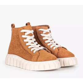 Krisztusi barna tornacipő 2