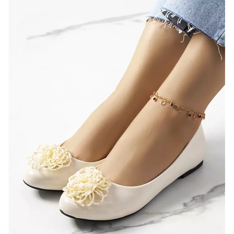 Bézs színű lakkozott balerinák a Parnelától 1