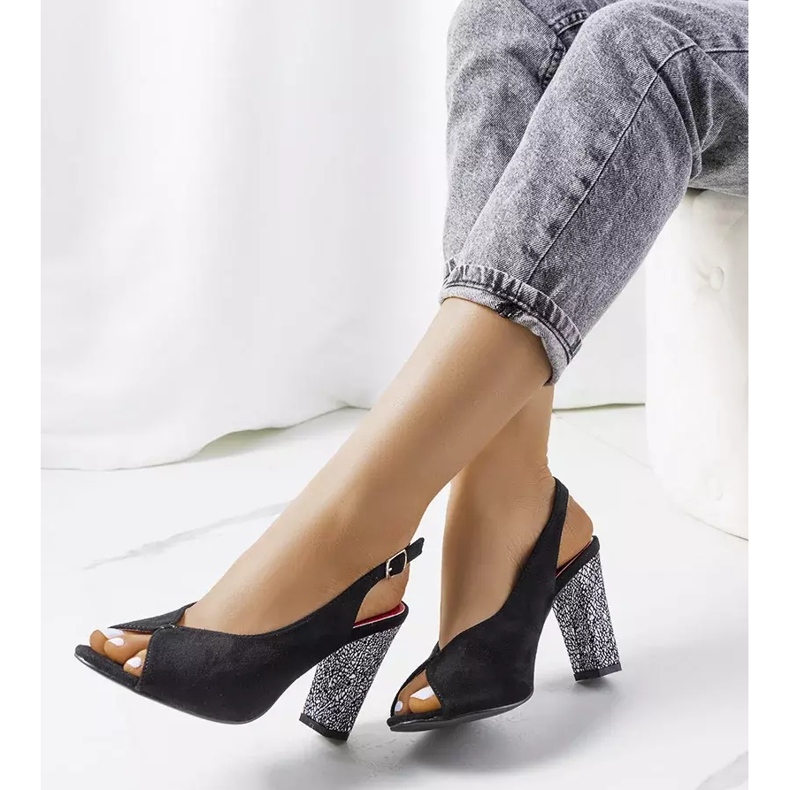 A márka fekete velúr szandálja Bonnie 2