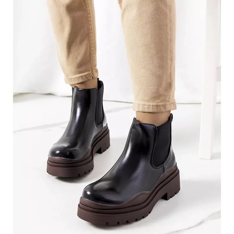 Fekete bokacsizma barna Gaffney platformon 1