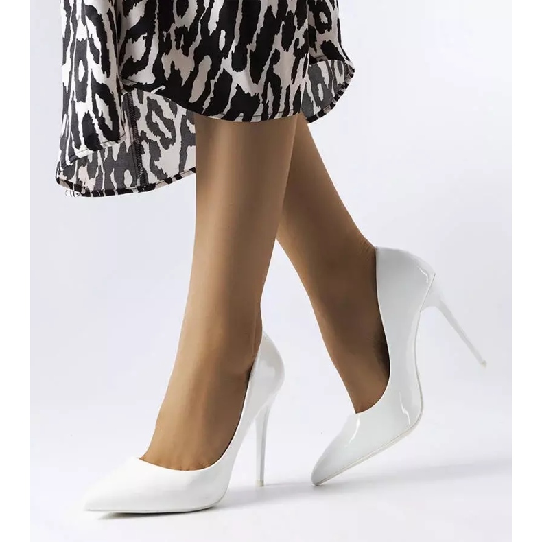 BM Iliana fehérre lakkozott magassarkú 1