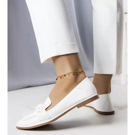 BM Fehér naplopók Bobbie lánccal díszítve 2 BM Fehér naplopók Bobbie lánccal díszítve 2