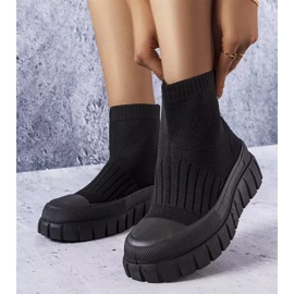 Fekete zoknis tornacipő a Searlaittól 2