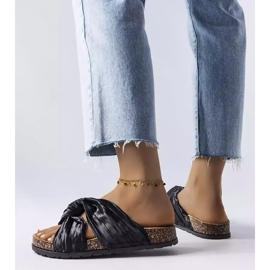 BM Fresne anyaggal díszített fekete csúszdák 2