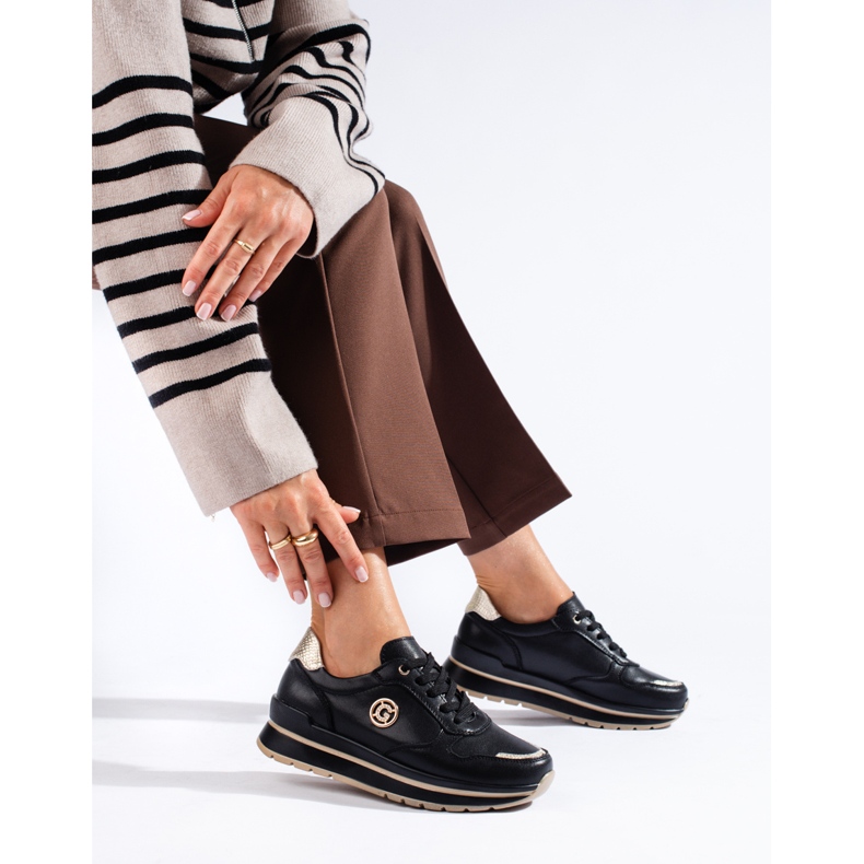 Fekete bőr tornacipő a Shelovet márkától 1