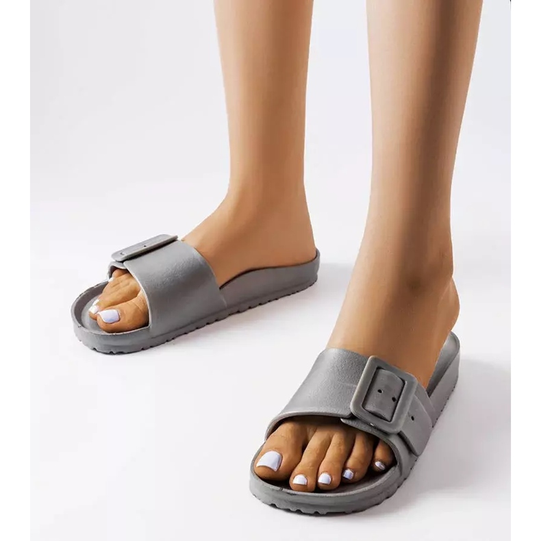 Szürke gumi csúszkák csattal a Nelmtől 1