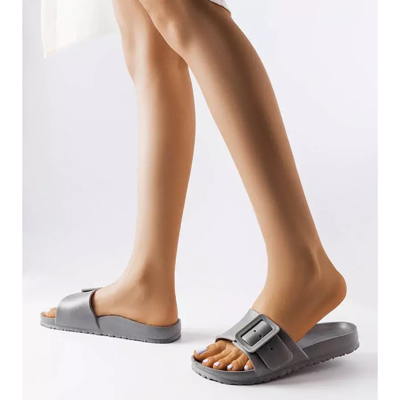 Szürke gumi csúszkák csattal a Nelmtől 2