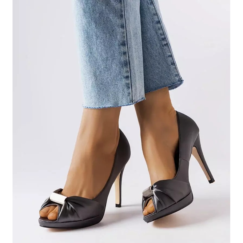 Szürke peep toe sarok a Paré márkától 1