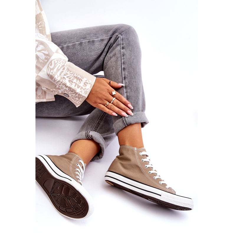 Női klasszikus, magas bézs színű tornacipő 2