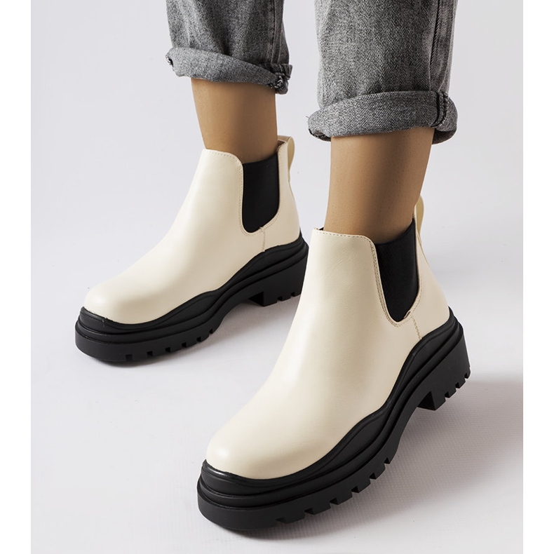 Marinone bézs csizma fekete platformon 1