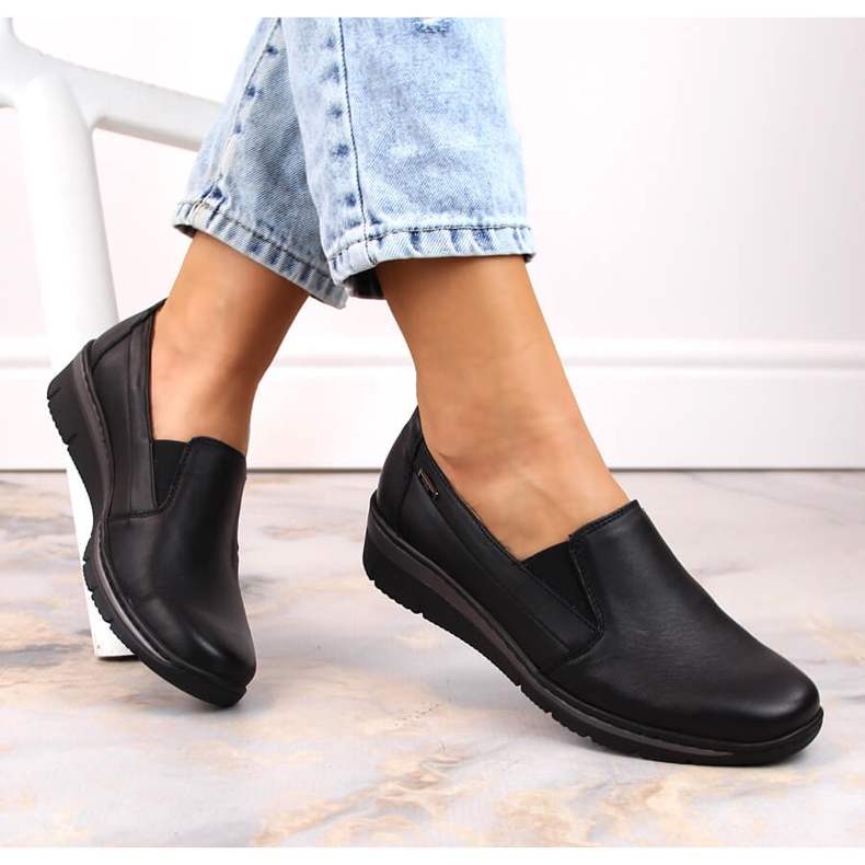 Bőr női cipő, bebújós fekete Helios 350 2