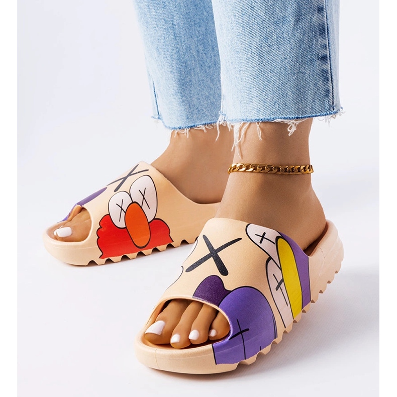 Sötétbézs papucsok Lindale mintával 1