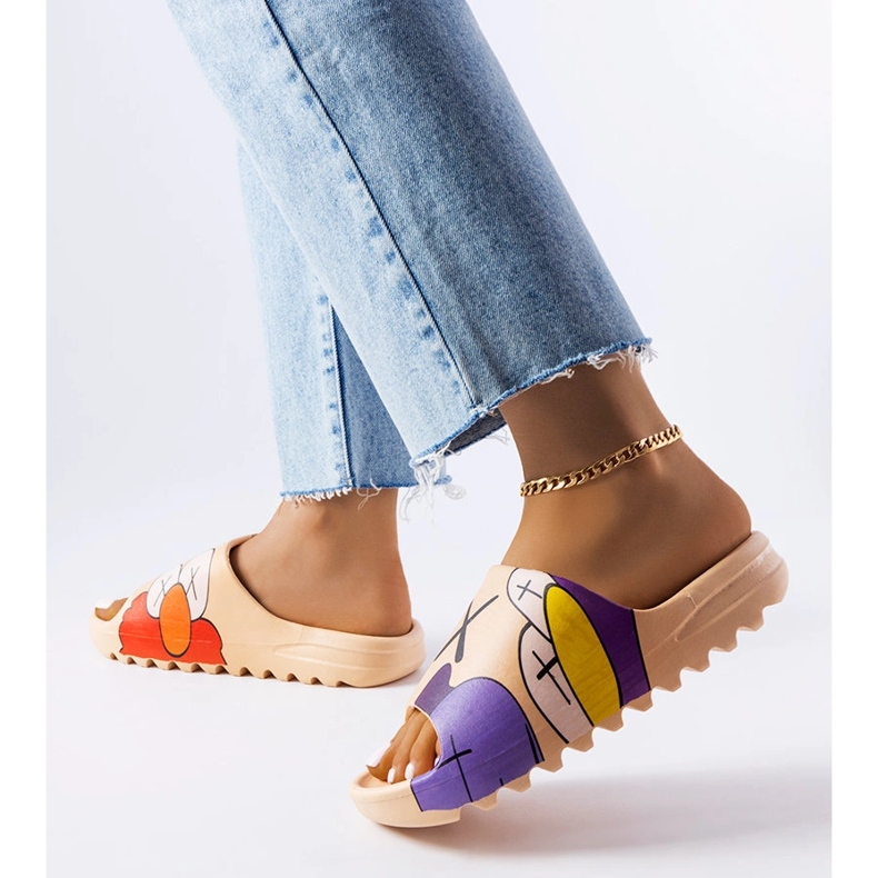 Sötétbézs papucsok Lindale mintával 2