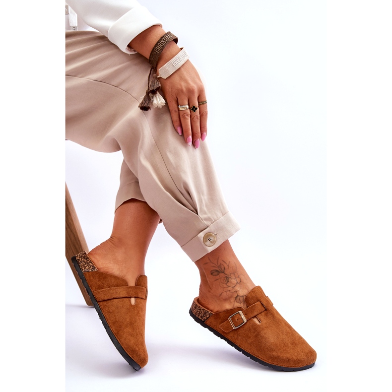 Velúr papucsok egy Camel Cork Platformon barna 2