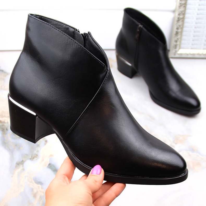 Női hőszigetelt magas sarkú cowboy csizma, fekete Vinceza 58125 1