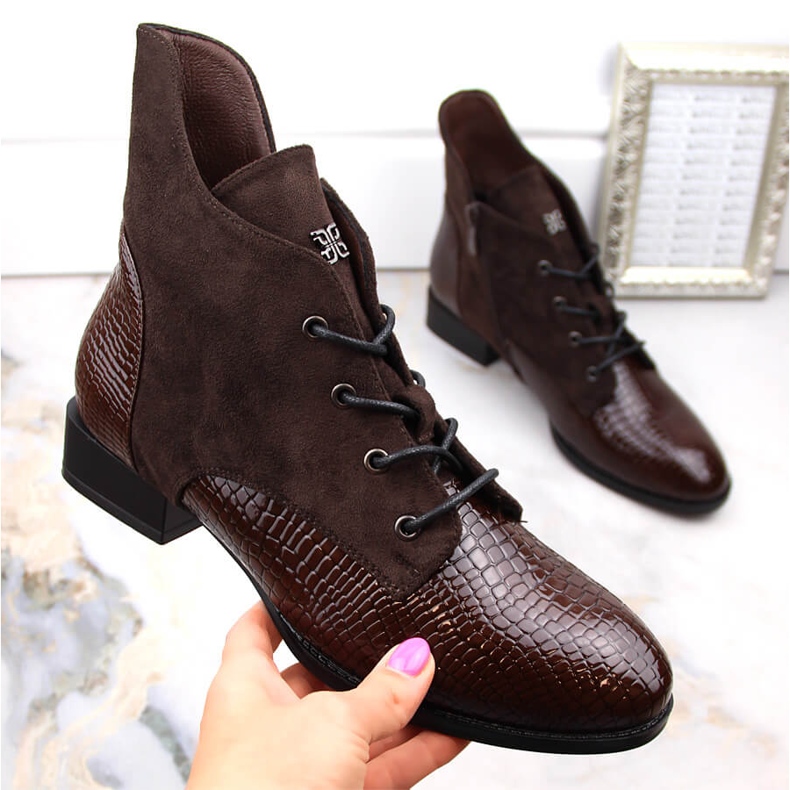 Barna női lapos sarkú csizma, hőszigetelt, Vinceza 16439 1 Barna női lapos sarkú csizma, hőszigetelt, Vinceza 16439 1