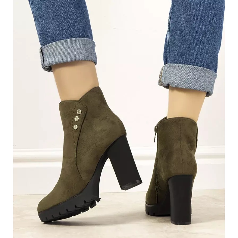 Castaneda velúr zöld csizma a poszton 2 Castaneda velúr zöld csizma a poszton 2