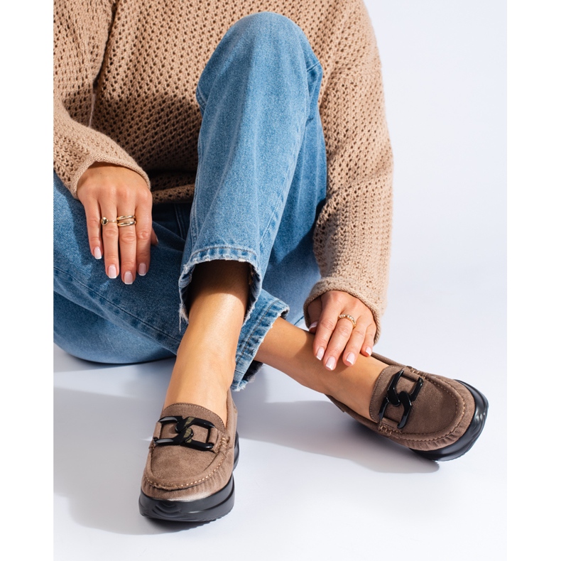 Bézs színű velúr női mokaszinok Shelovet csattal 1