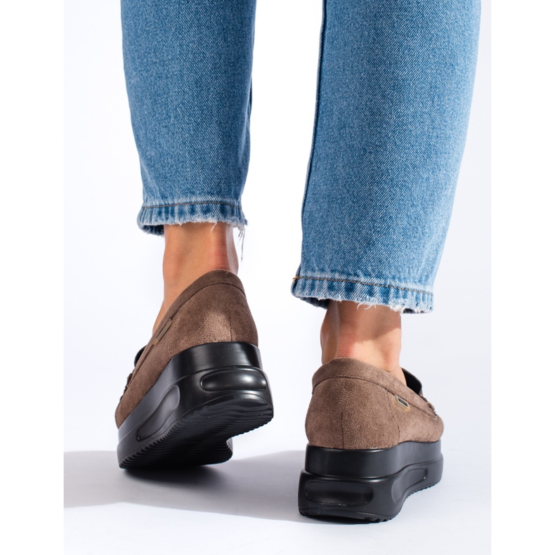 Bézs színű velúr női mokaszinok Shelovet csattal 2