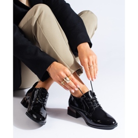 Vinceza fekete lakkfűzős magassarkú cipő 1