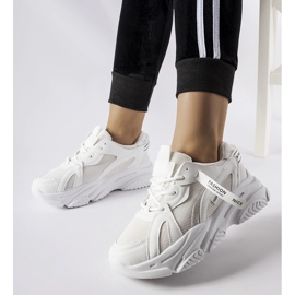 Fehér tornacipő vastag Fida talppal 1