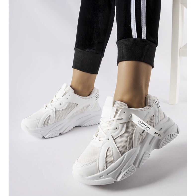 Fehér tornacipő vastag Fida talppal 1