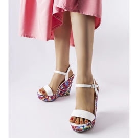 Fehér fairmont díszítésű ékszandál 1