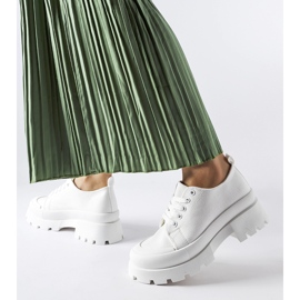 Fehér cipő masszív Pointe talppal 1 Fehér cipő masszív Pointe talppal 1