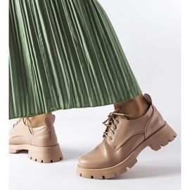 Bézs színű cipő matt Charleston bevonattal 1