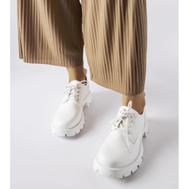 Fehér cipő matt Charleston bevonattal 1