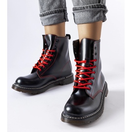 Inna Piros Rocco cérnával díszített fekete csizma 1